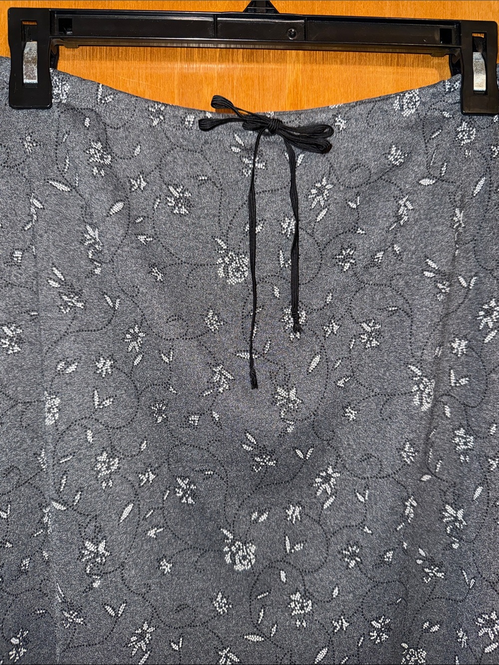•JOHNPAULRICHARD•CHARCOAL GRAY DITSY FLORAL PATTERN MAXI SKIRT (PETITE MEDIUM) - Picture 6 of 10